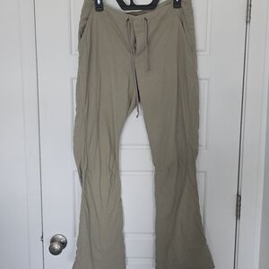 Columbia Women’s Khaki Omni-Shield Drawstring Chinos